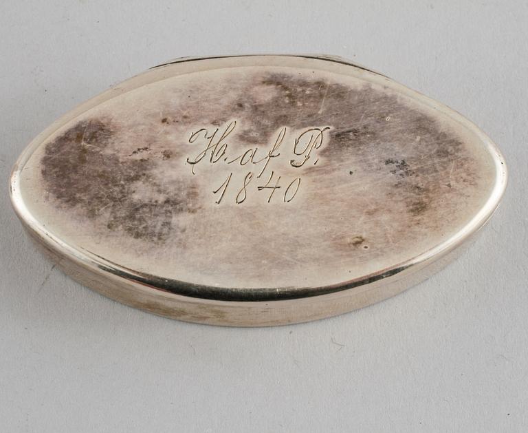 DOSOR, 2 st, silver, Stockholm respektive Uppsala 1792 och 1811. Vikt 205.
