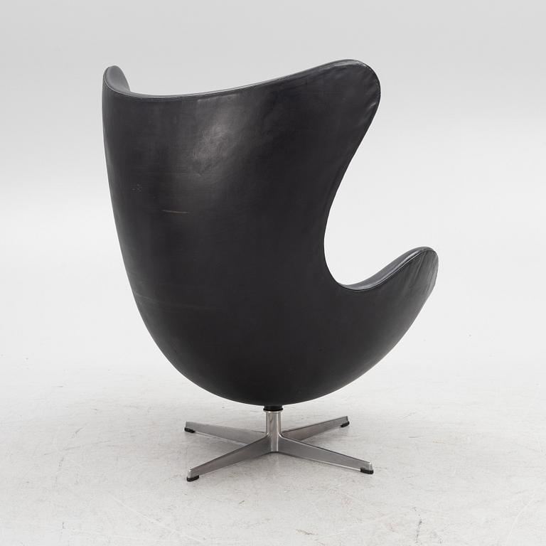 Arne Jacobsen, fåtölj, "Ägget/The Egg Chair", Fritz Hansen, Danmark 1971.