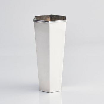 Wiwen Nilsson, a sterling silver beaker, Lund 1963.