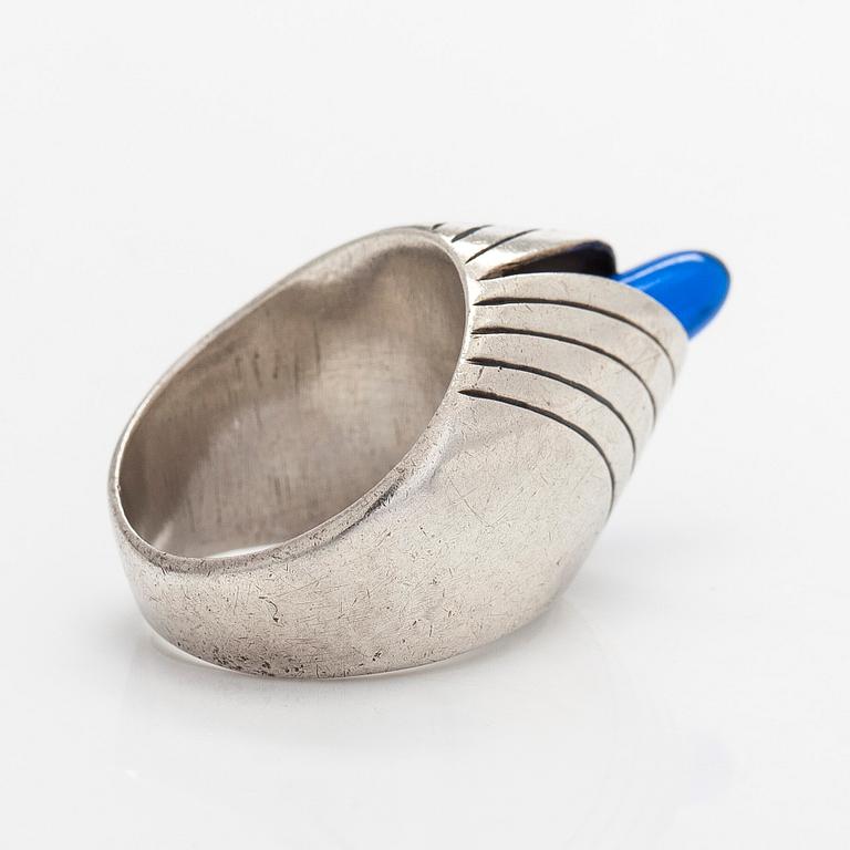 Anna-Greta Eker, ring, silver, syntetisk safir, Auran Kultaseppä Åbo 1958.
