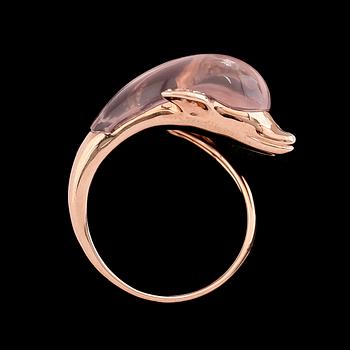 RING, 18K roséguld, diamanter tot ca 0.75 ct, rosa kvartz.