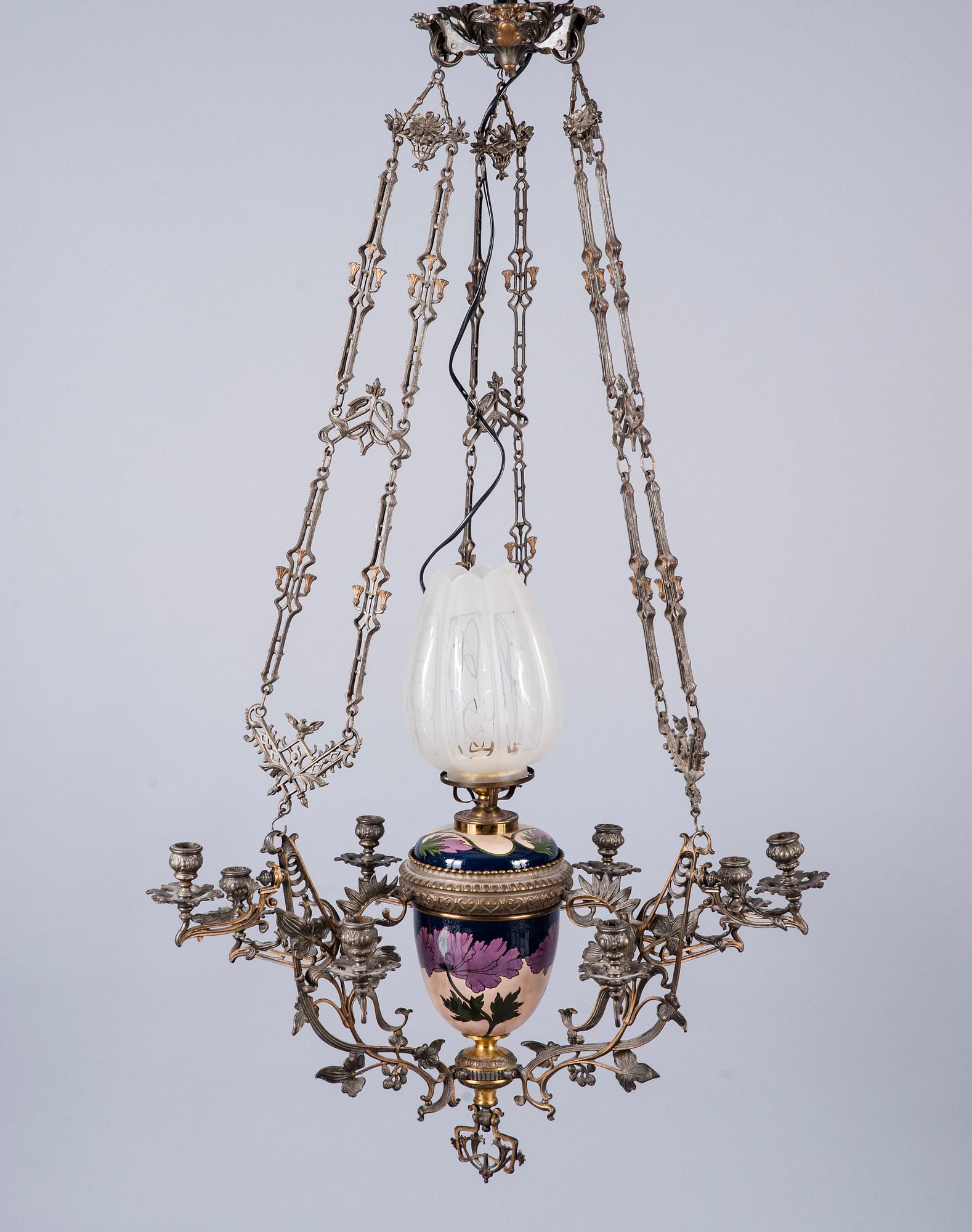 TAKAMPEL, jugendstil, 1900-talets senare hälft. Totalhöjd ca 134 cm.