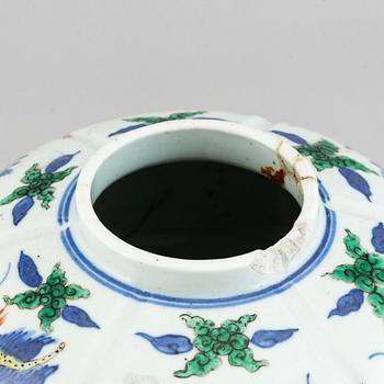A Chinese wucai vase with cover, early 20th century.