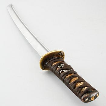 A japanese wakizashi, signed.