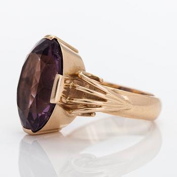 Ring, 14K gold and amethyst. Kupittaan Kulta, Turku 1957.