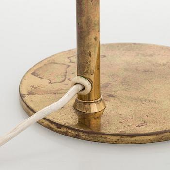 Paavo Tynell, a mid-20th-century  '9227' table lamp for Idman.