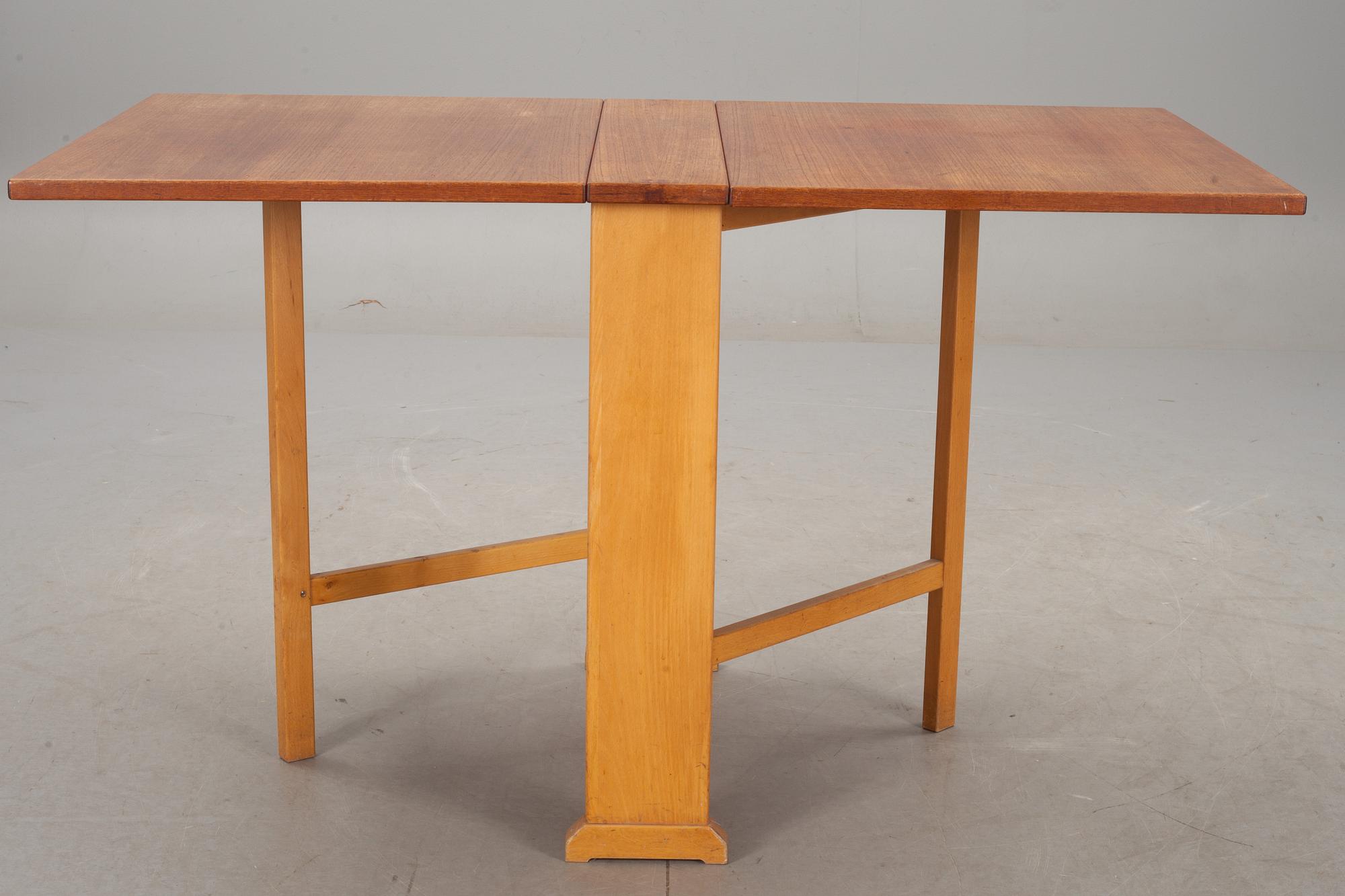 SLAGBORD, "Vapensmeden", design Carl Malmsten. Modellen formgiven 1949.