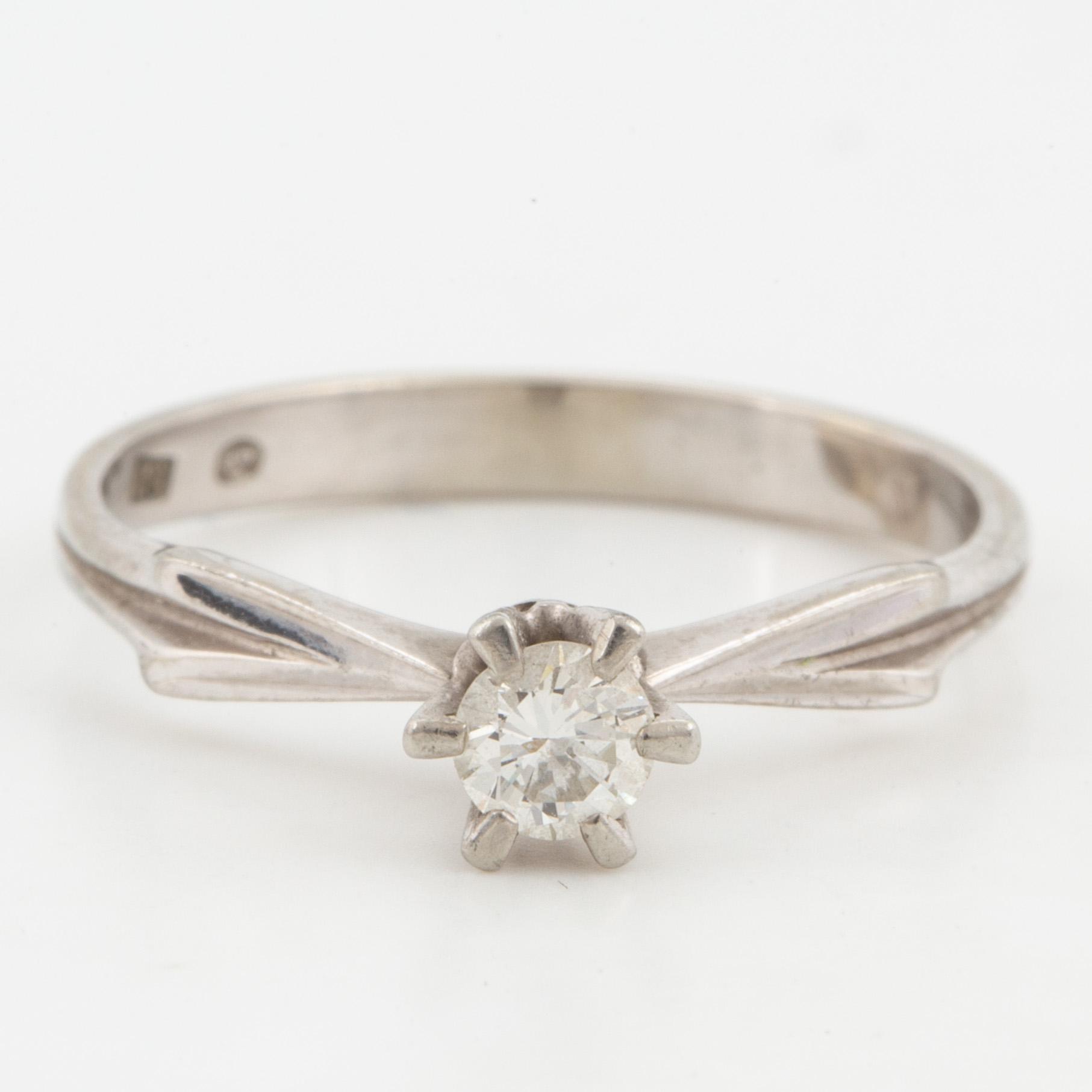 Three brilliant cut diamond rings.