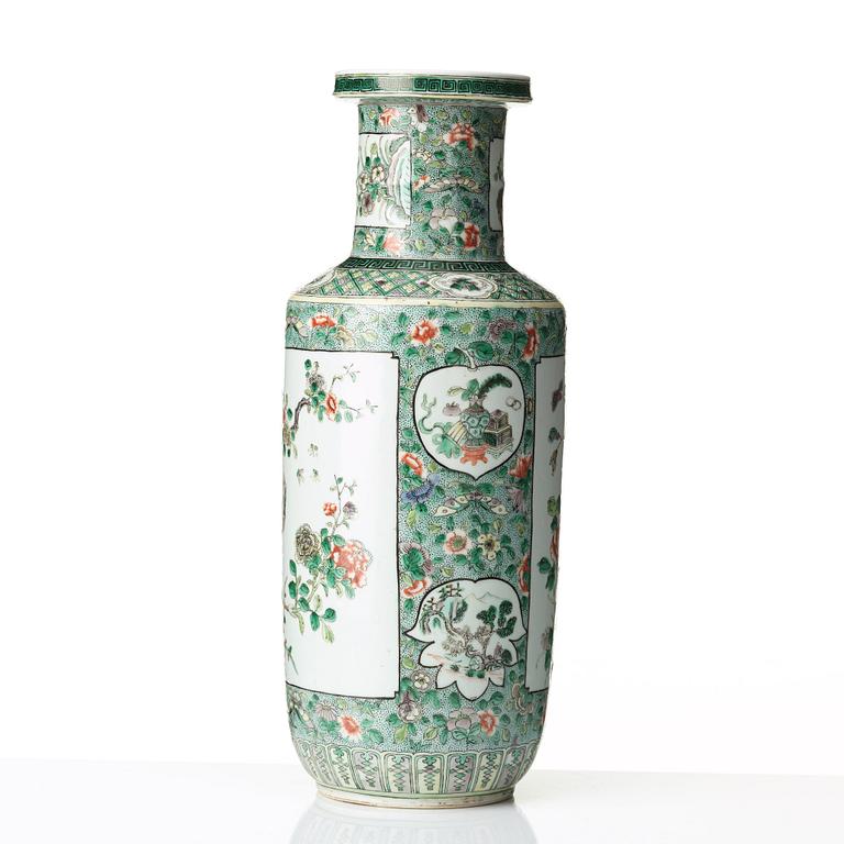 A famille verte vase, Qing dynasty, 19th Century.