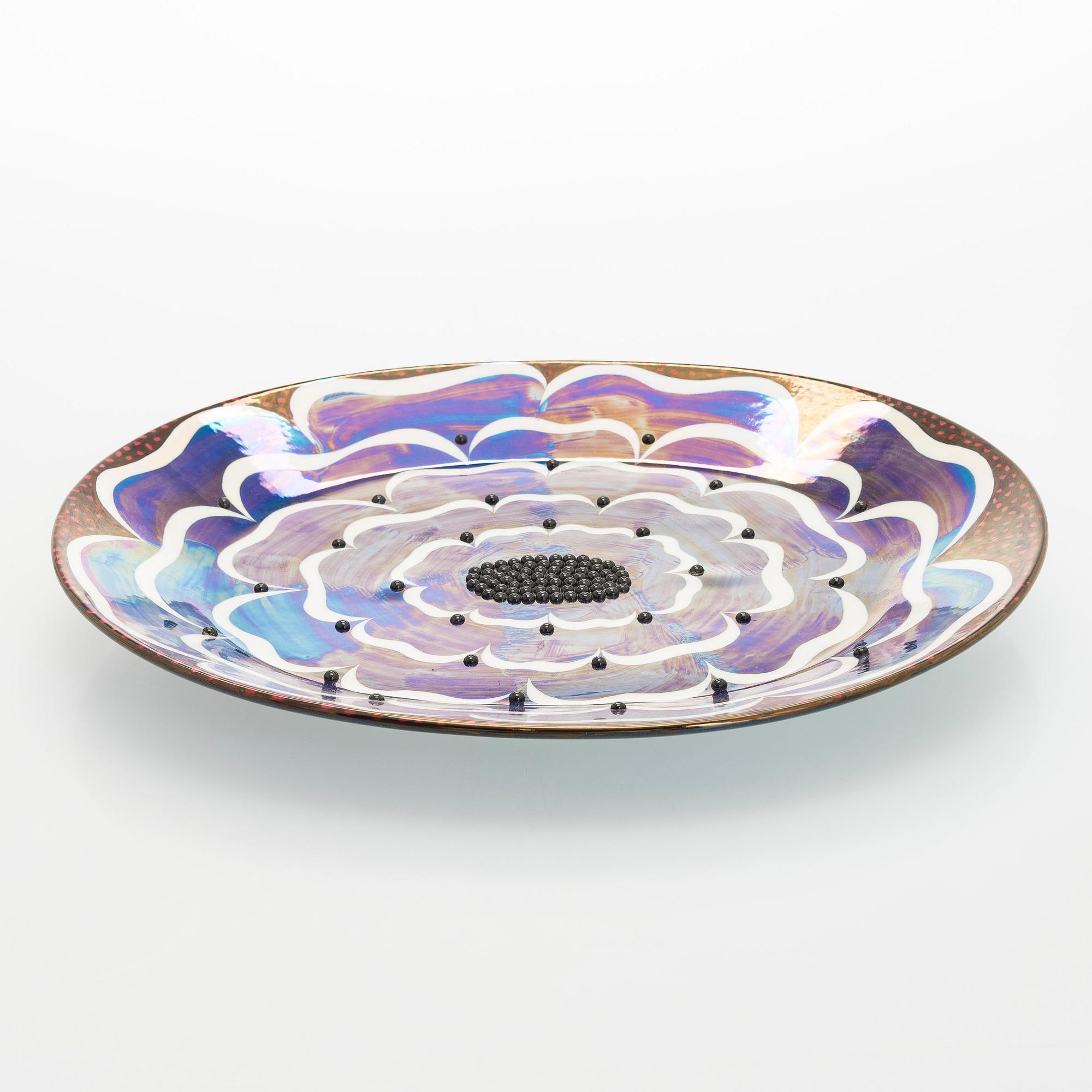 Birger Kaipiainen, a decorative ceramic dish, marked Birger Kaipiainen Arabia Finland.