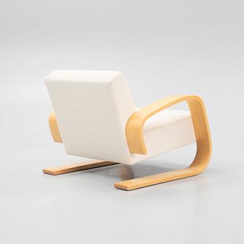 Alvar Aalto, a 'Tank chair', model 400, Artek, Finland, 2006.