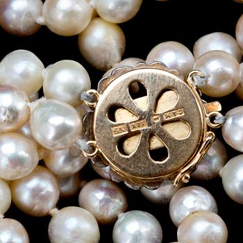 PÄRLCOLLIER, två-radigt, odlade pärlor med lås av 18 k guld, Mattinsons Ringfabrikation, Stockholm, 1963.