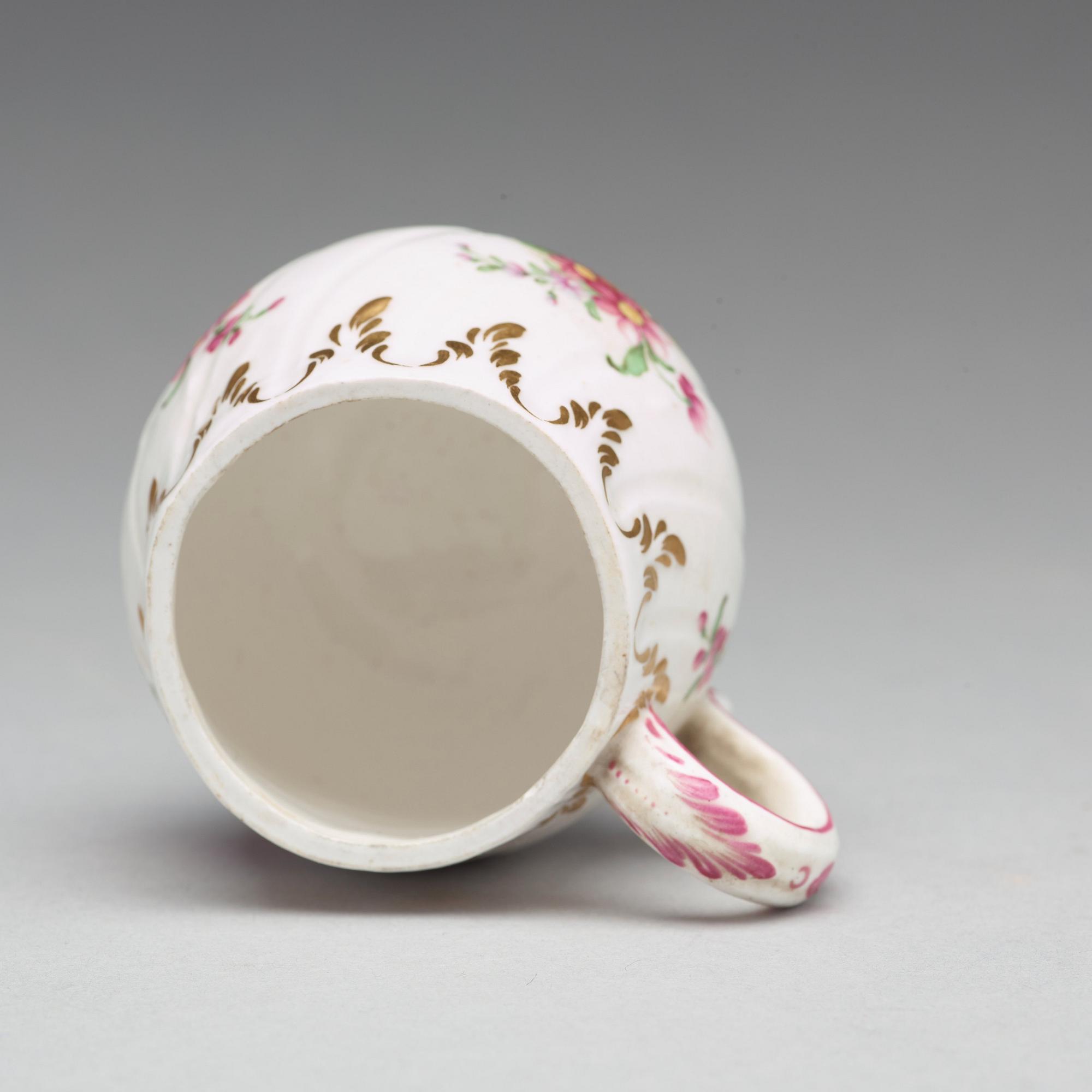 CREMEKOPPAR, 11 stycken, mjukt porslin. Marieberg, 1700-tal.