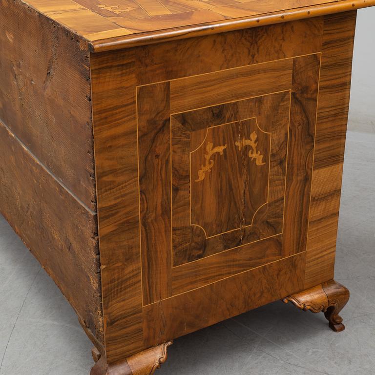 A late baroque chest of drawers, 18th century.