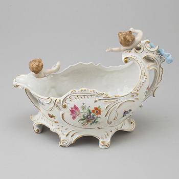 A SITZENDORF PORCELAIN BOWL, mid 20th century.