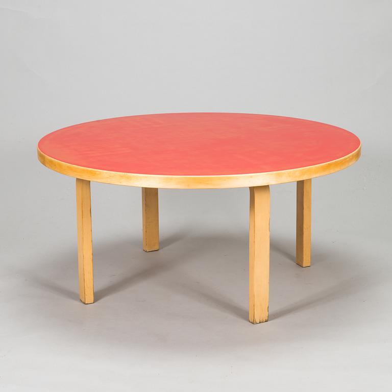 Alvar Aalto, lastenpöytä, malli 91, punainen linoleum, Artek, 1960-luku.