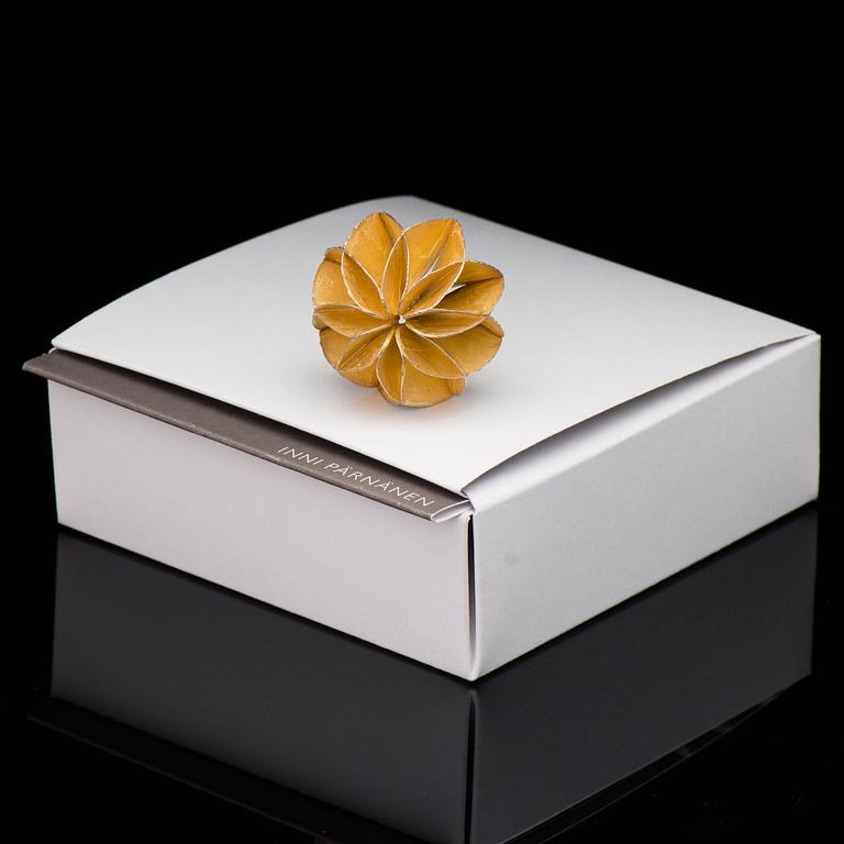 INNI PÄRNÄNEN, RING, "Polymorphous", goldplated silver, 2003.