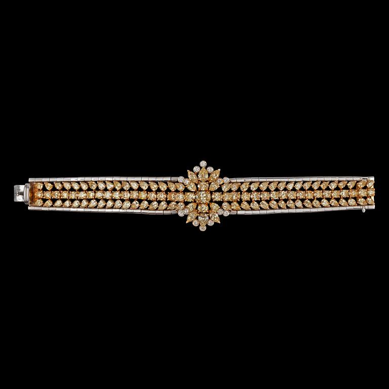 A fancy coloured diamond bracelet, tot. app. 25 cts.