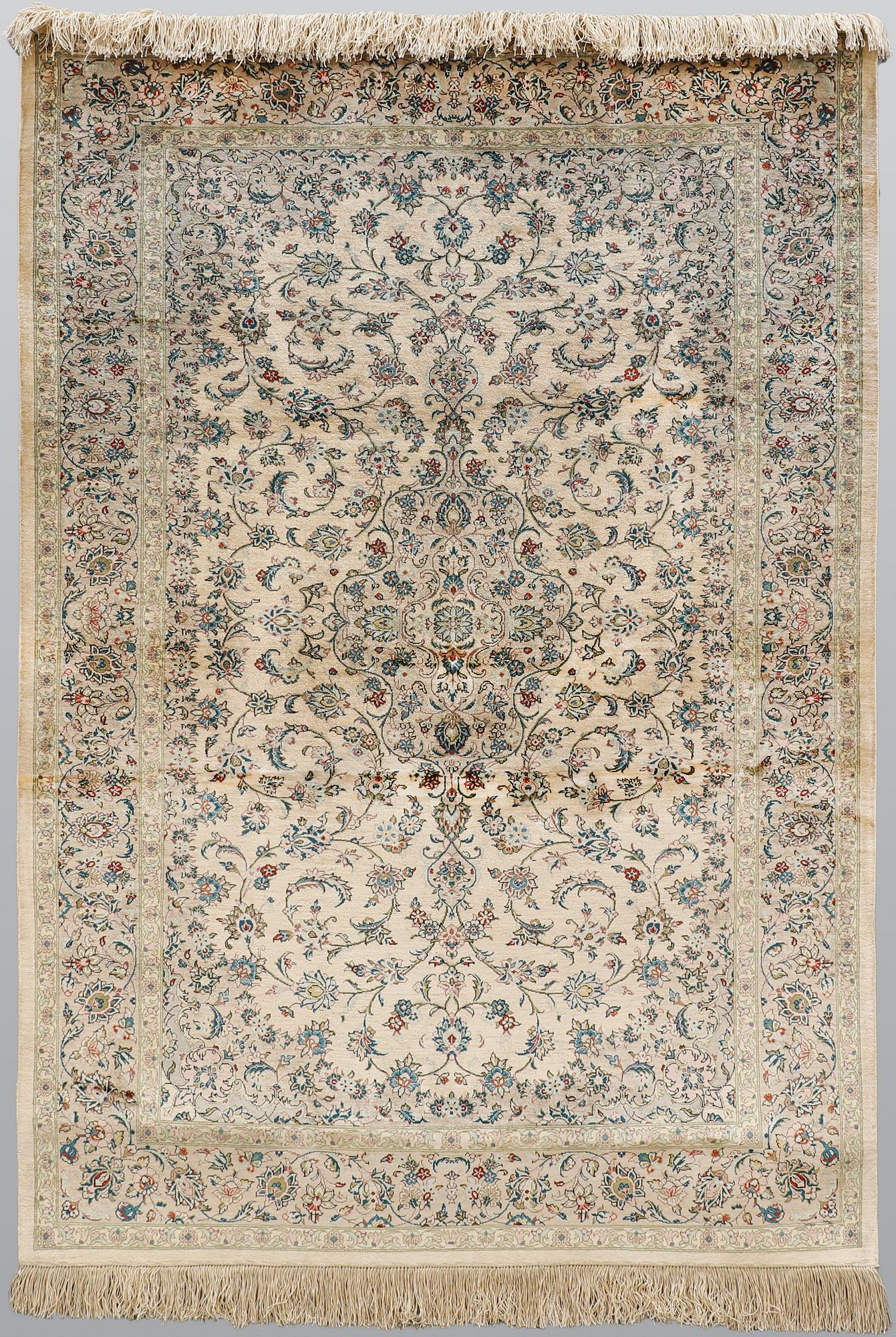 Matta, silke Keshan Signerad, ca 152 x 101 cm.