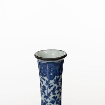 A blue and white tulip vase, Qing dynasty, circa 1900.