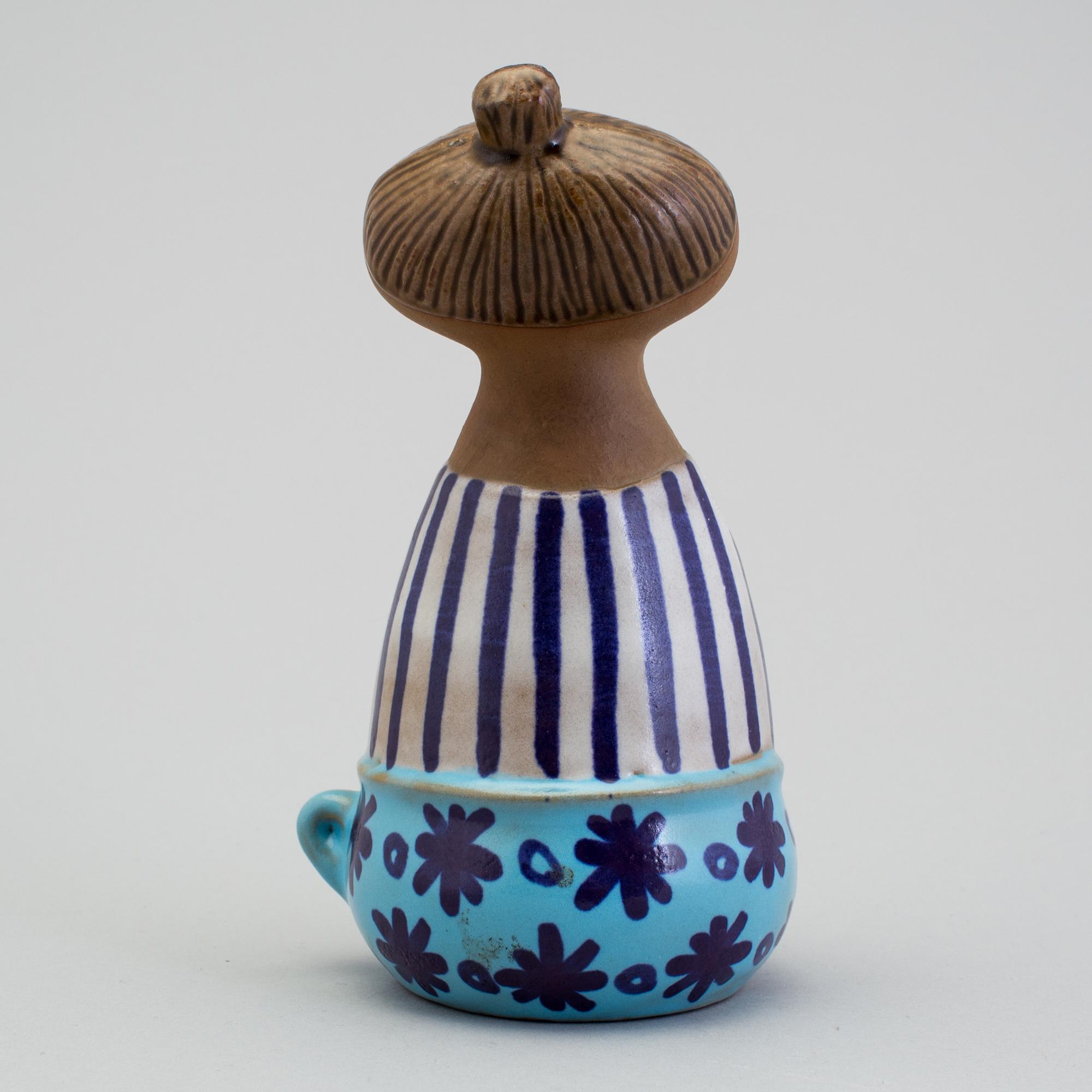 LISA LARSON, figurin i stengods, "Lotta", Gustavsberg. I produktion 1962-1979.