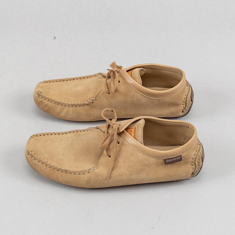 Louis Vuittion, a pair of suede shoes, size 37.
