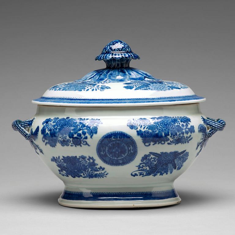 A blue and white Fitz-Hugh tureen with cover, Qing dynasty, about 1800.