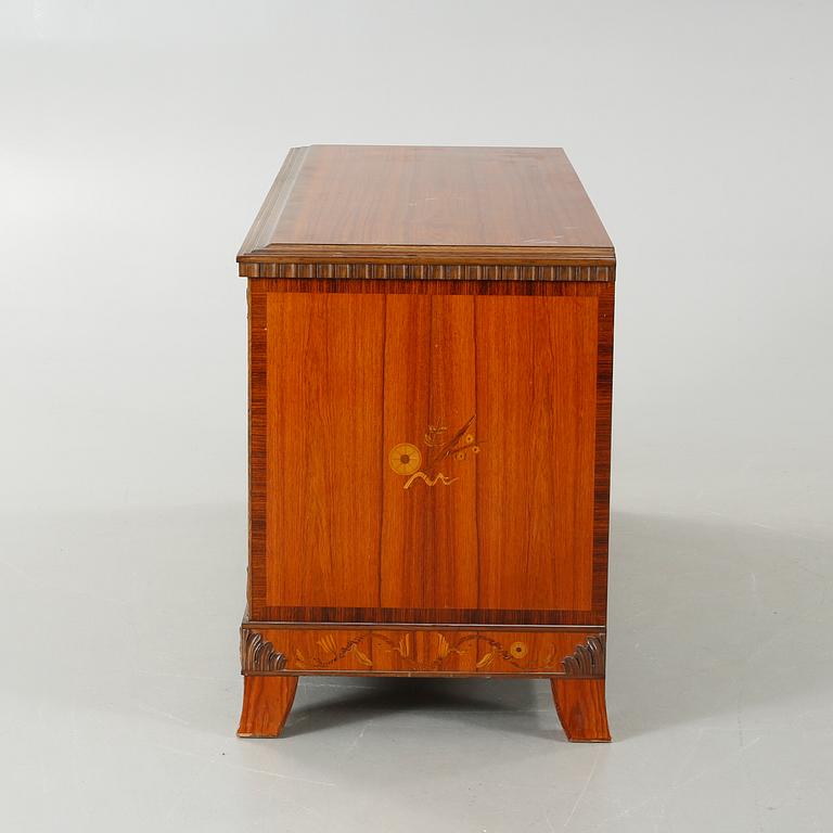 A 1920/1930s sideboard.