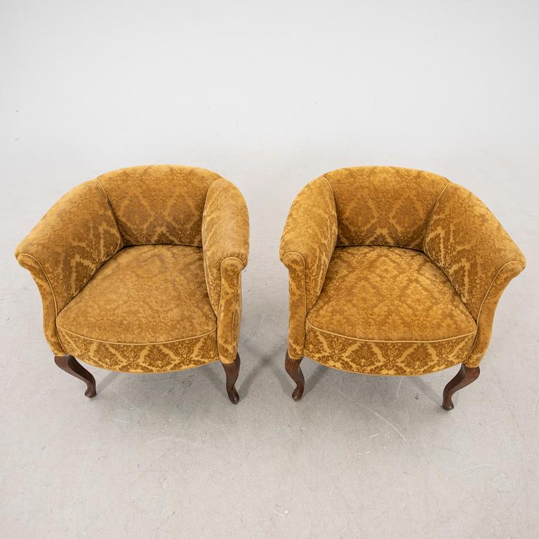A pair of 1930/40s armchairs.