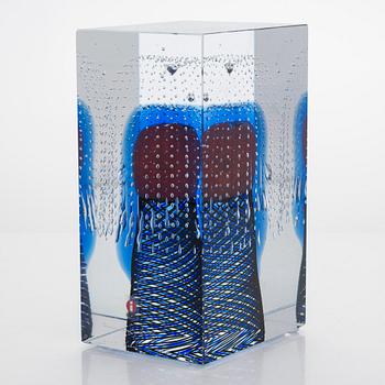 Oiva Toikka, a jubilee cube 'Kuin uni ja varjo' (Like a dream and a shadow), signed Oiva Toikka Nuutajärvi 2009 114/200.