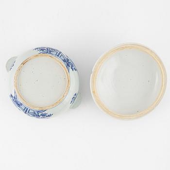 Ten blue and white pieces of a dining service, China, Qinalong (1736-95).