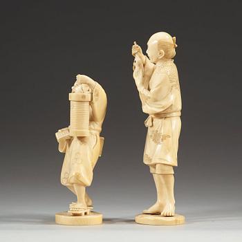 Two Japanese Ivory Okimonos, period of Meiji (1868-1912).