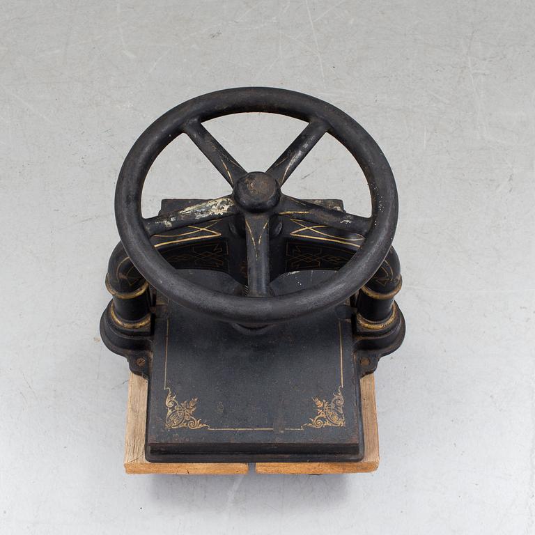 PLANT PRESS / BOOK PRESS, cast iron, around the year 1900.