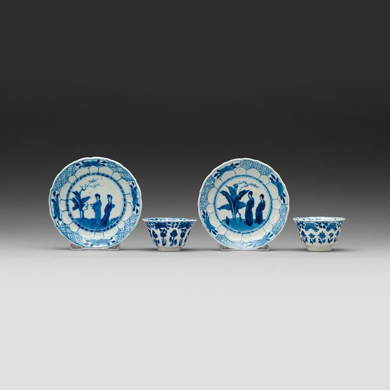 A pair of blue and white cups and saucers, Qing dynasty Kangxi (1662-1722).