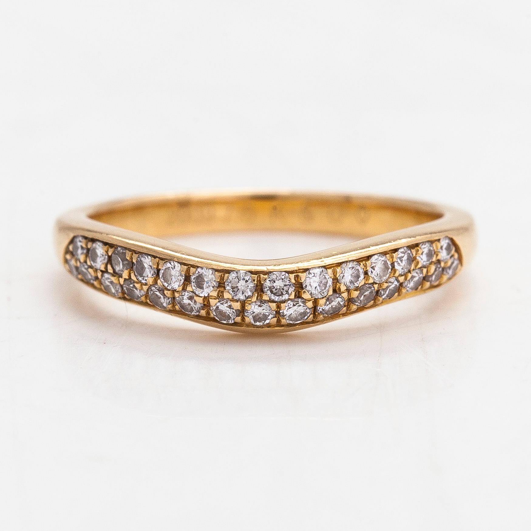 Bulgari, an 18K gold 'Fedi' ring with diamonds, ca. 0.14 ct in total.