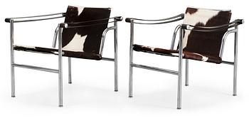 570. A pair of Le Corbusier easy chairs 'LC1' by Cassina, Italy.