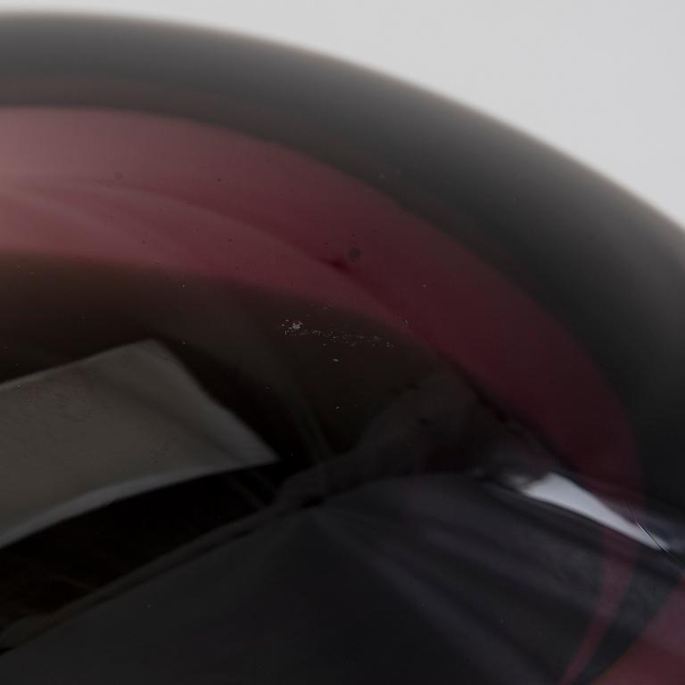 Timo Sarpaneva, a 'Sleeping bird' sculpture signed Timo Sarpaneva 1996. Nuutajärvi glass factory.