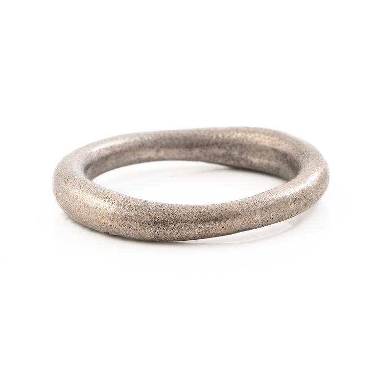 Ole Lynggaard, Charlotte Lynggaard, ring “Love No. 3”, 18K white gold.