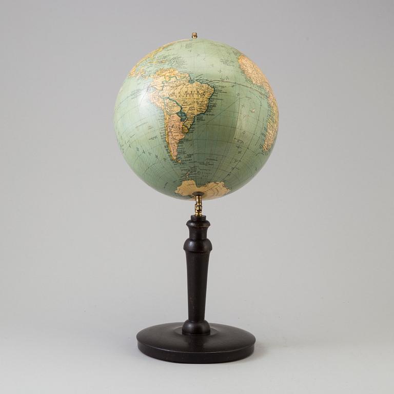 A globe from Nordiska Skolmaterielförlaget, Gunnar Saietz, Stockholm, first half of the 20th Century.