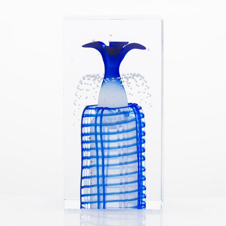 Oiva Toikka, Anniversary glass cube for the 210 years of the Nuutajärvi Glassworks, signed and numbered 10/210.