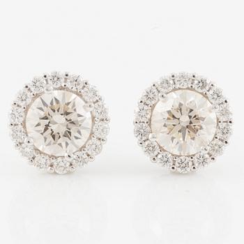 Earrings 18K white gold with brilliant-cut diamonds.