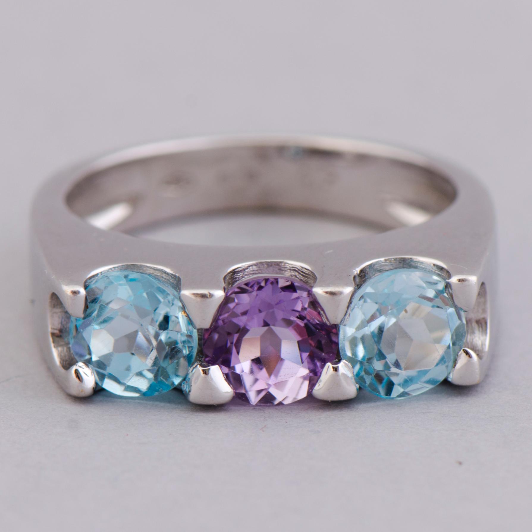 RING, topaser, ametist, 18K vitguld. Italien.