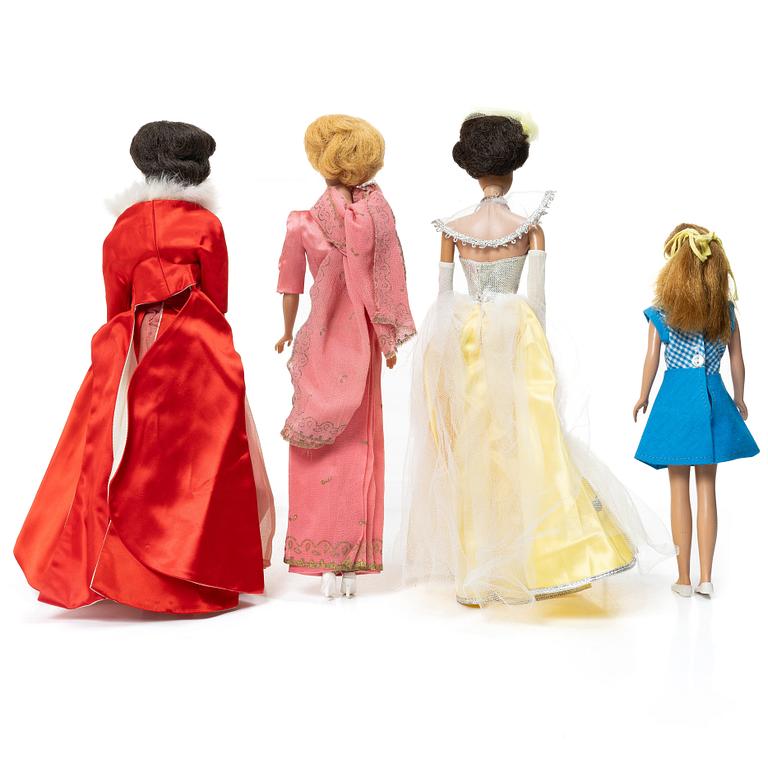 Barbiedockor, 4 st, samt kläder och accessoarer, Mattel, 1960-tal.