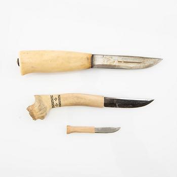 Halvhornsknivar 2 st., en sk. Dubbelkniv, en daterad 1927.