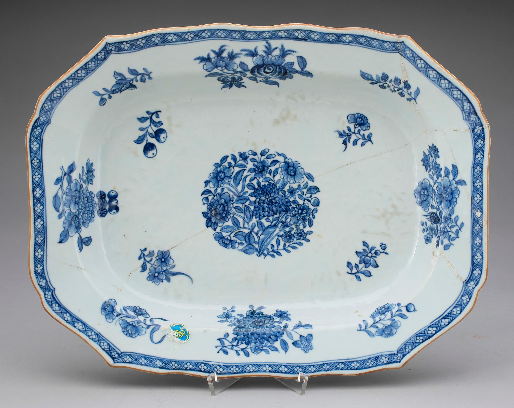 TERRINFAT, porslin. Qing dynastin. Qianlong 1736-95.