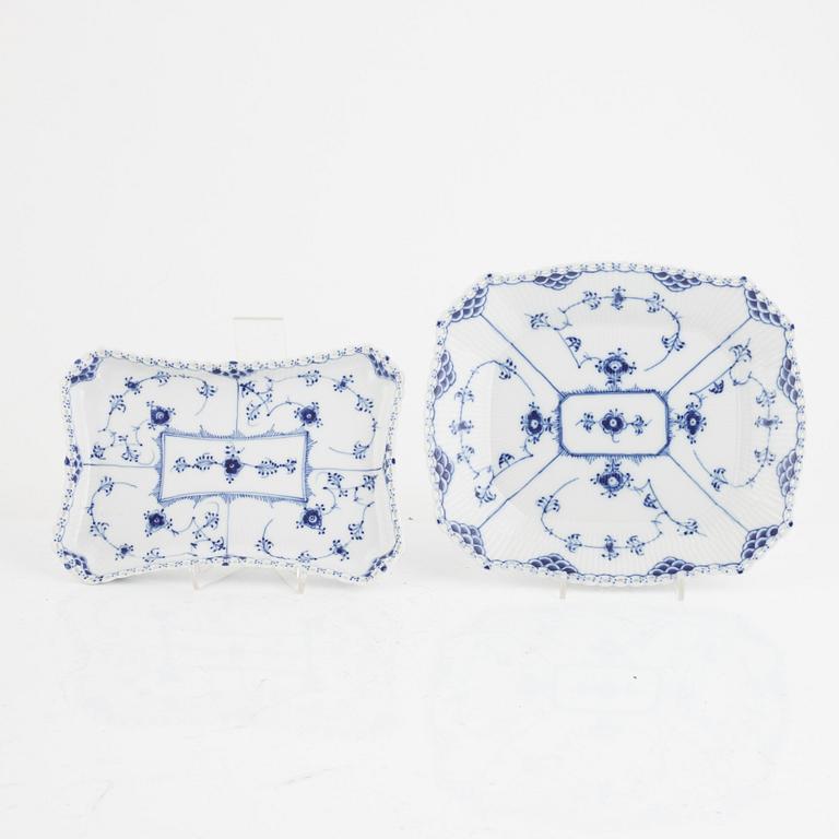 Five pieces of a "Musselmalet" porcelain service, Royal Copenahgen, Denmark.
