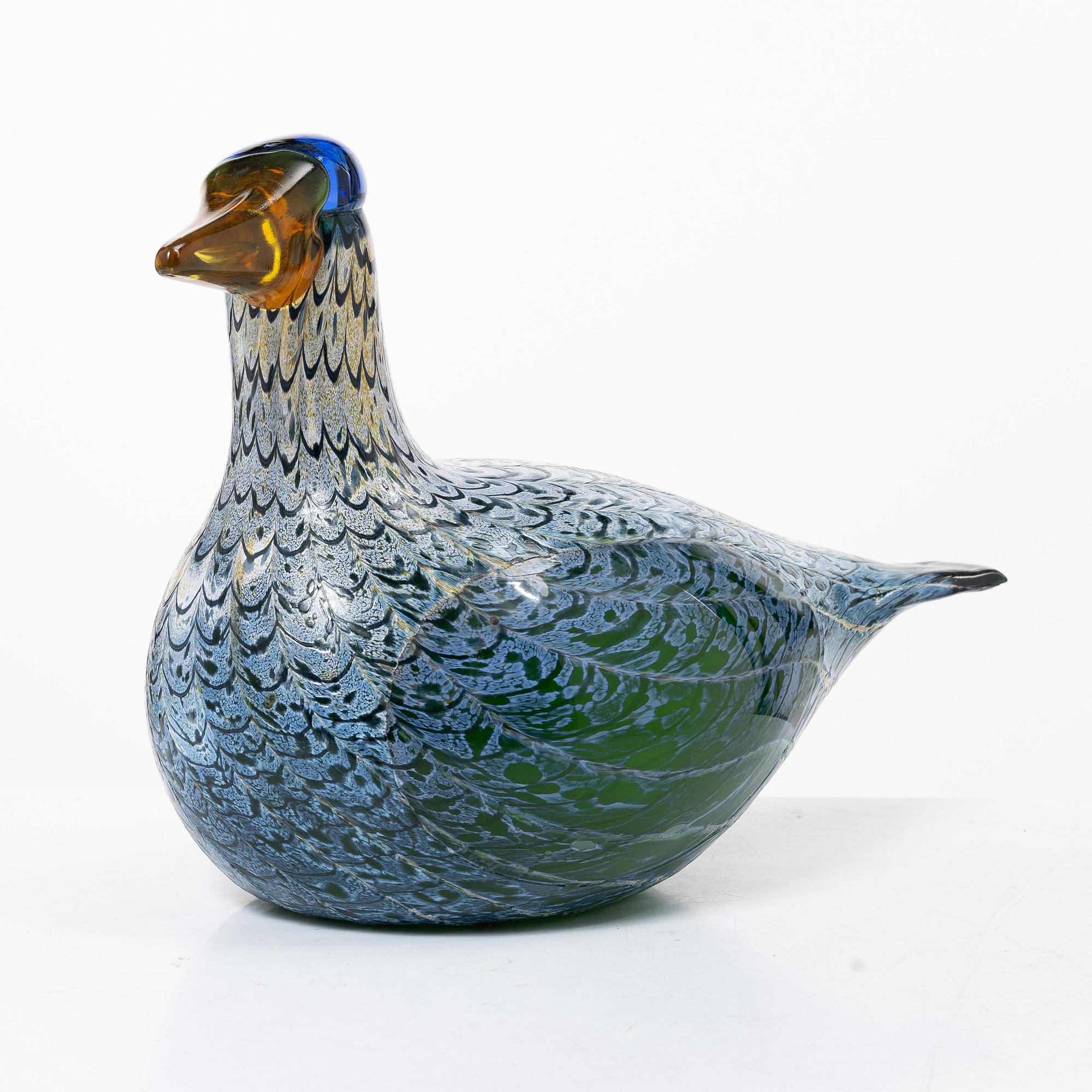 Oiva Toikka, a 'Martin Hanhi' glass bird, for the 80th jubilee of Finlands independence, Nuutajärvi, Iittala, Finland.