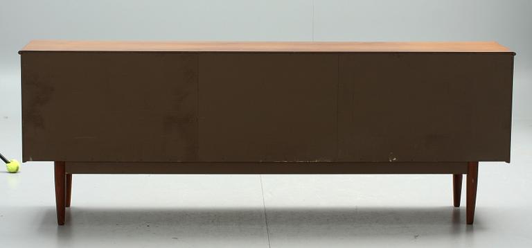 SIDEBOARD, Troeds, Bjärnum, 1900-talets andra hälft.