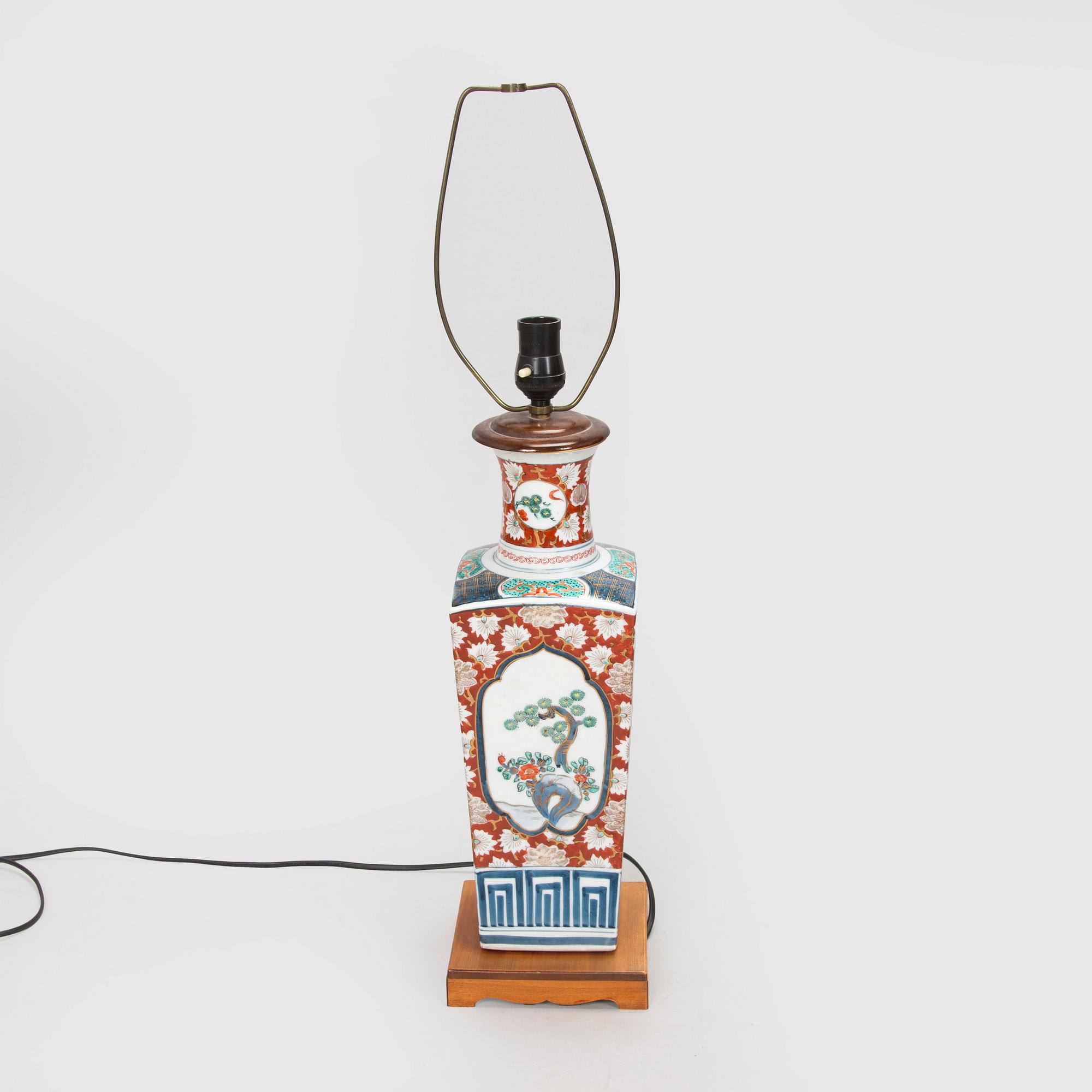 Bordslampa, porslin, Kina, 1900-tal.