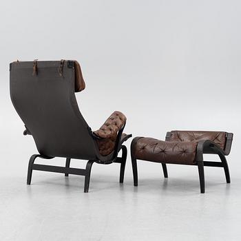 Bruno Mathsson, fåtölj med fotpall, "Pernilla", Dux, 1900-talets andra hälft.